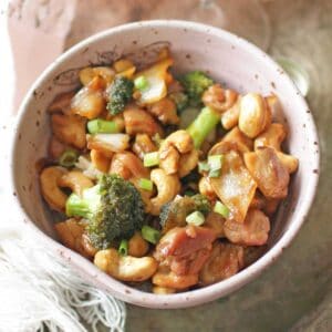 cooked chicken in a bowl with vegetables.