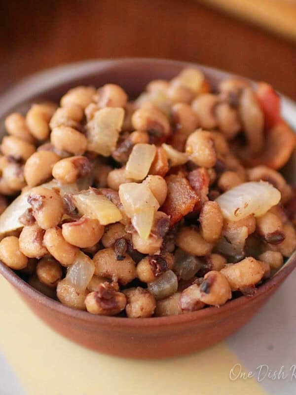 a small batch of black eyed peas with bacon in a bowl.