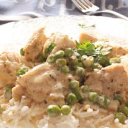 chicken in a cream sauce with peas served over rice