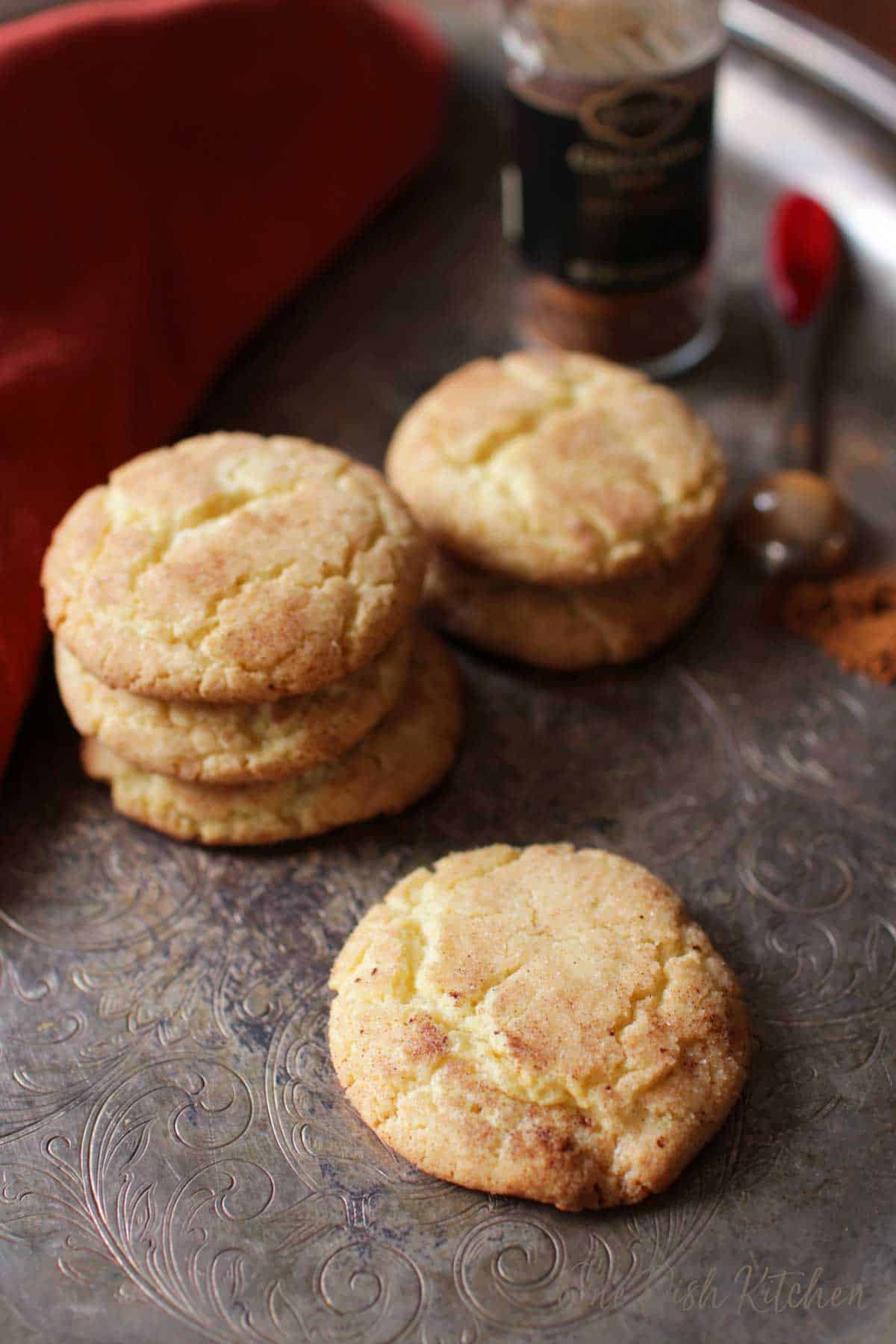 A tray of six snickerdoodle cookies.