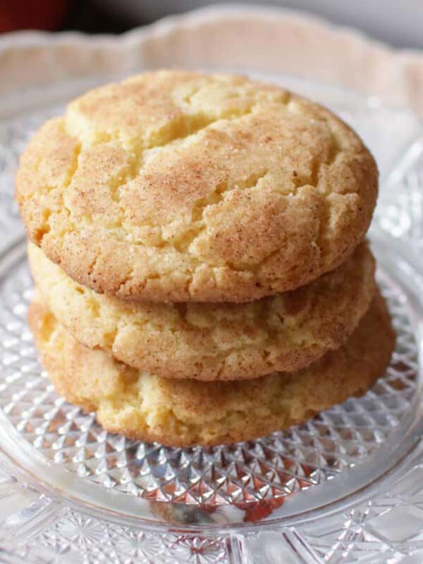 snickerdoodle cookies on a glass plate.
