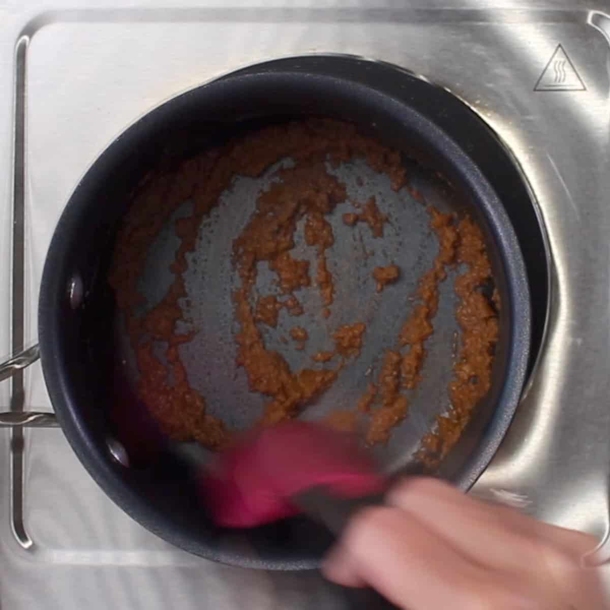 making a roux in a small pot
