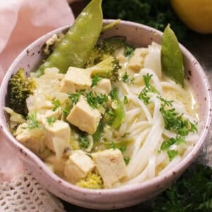 a bowl of thai green curry.