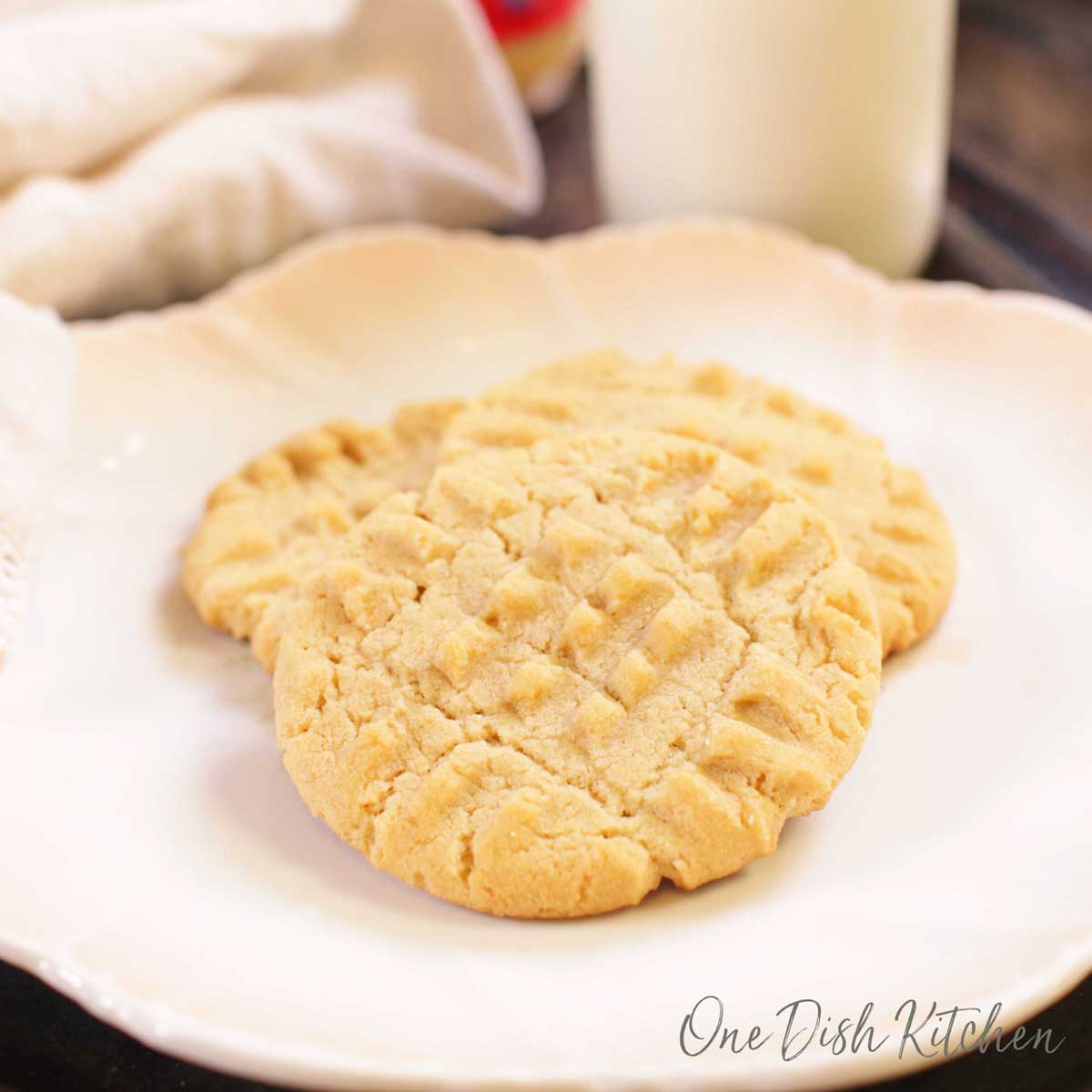 Mixing Ingredients Standing Kitchen Mixer Bake Peanut Butter Cookies Stock  Photo by ©urban_light 478680366