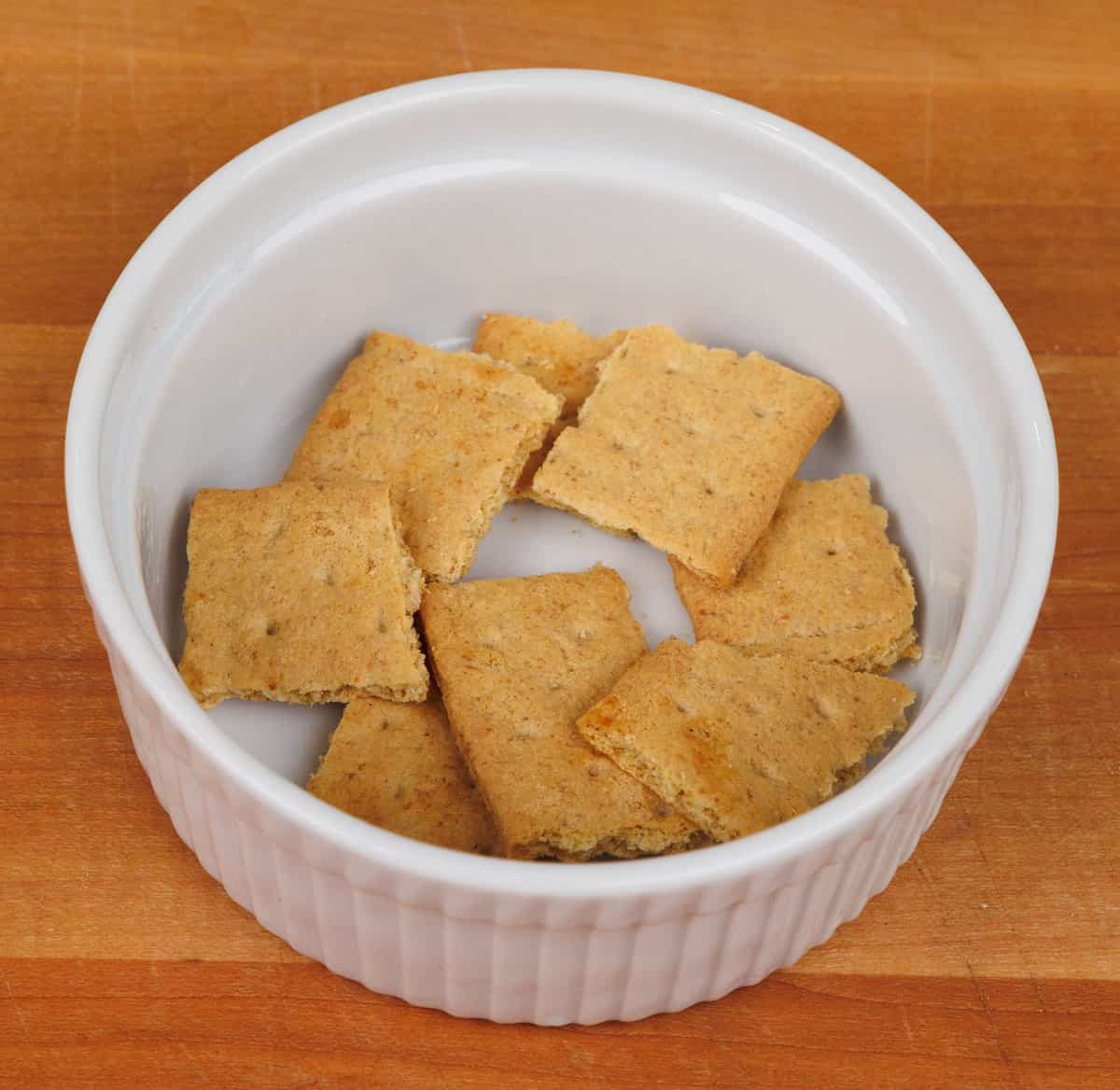 graham crackers line the bottom of a baking dish.