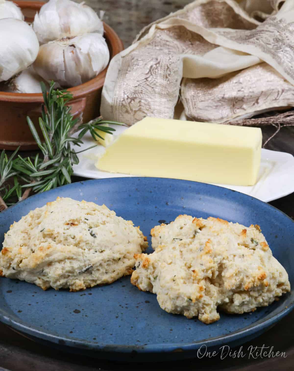 Easy Rosemary Garlic Buttermilk Biscuits One Dish Kitchen 0954