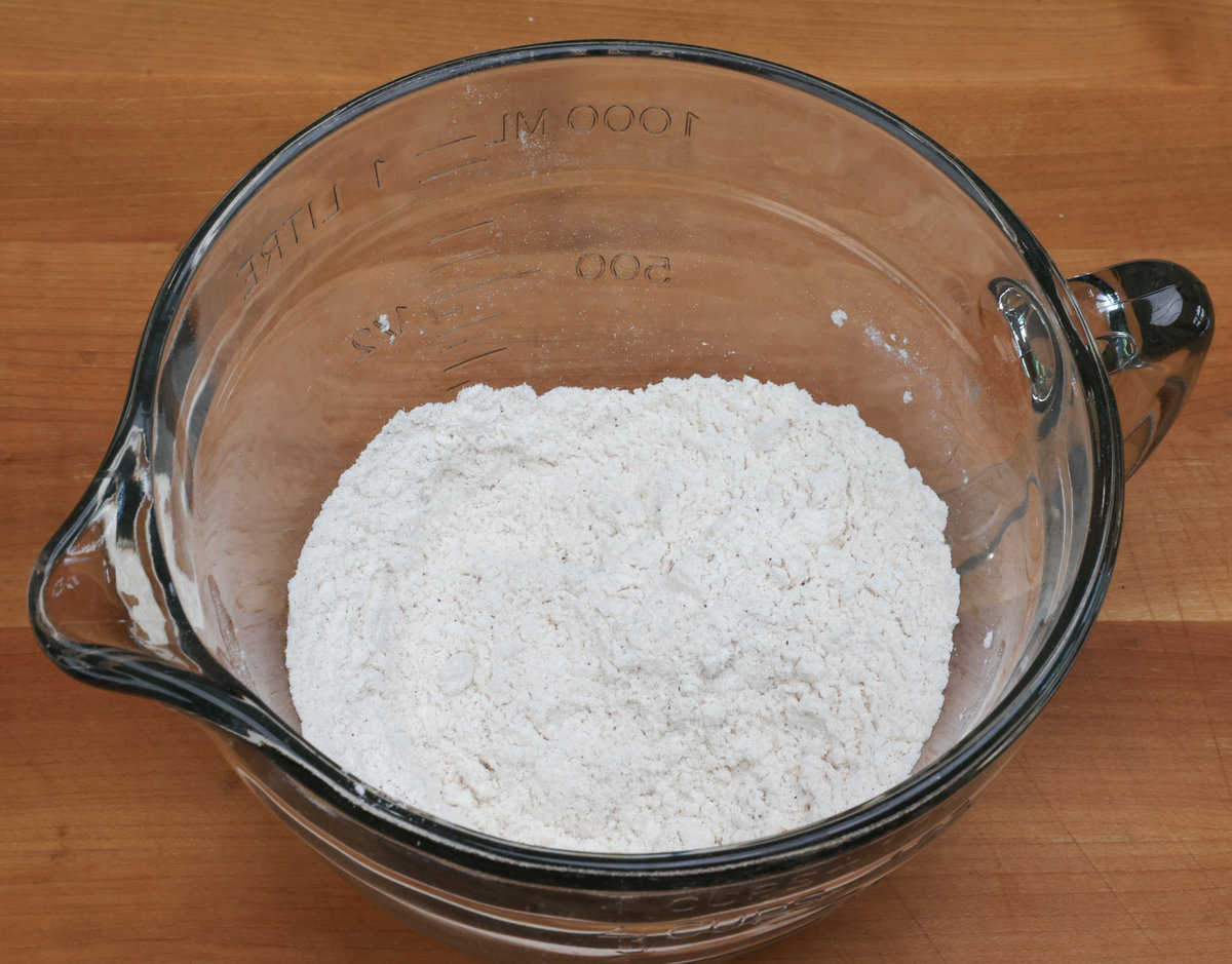 flour, baking powder, cinnamon, nutmeg, and salt in a small mixing bowl.