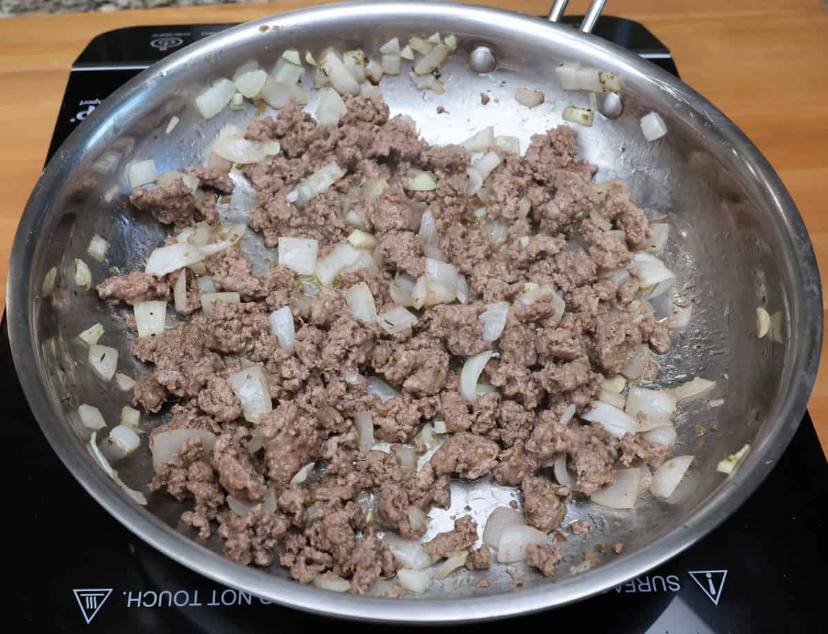 ground beef, onions, and garlic in a skillet.