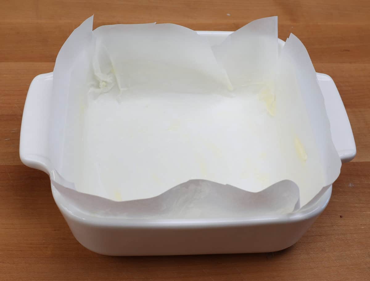 a small baking dish lined with lightly buttered parchment paper.