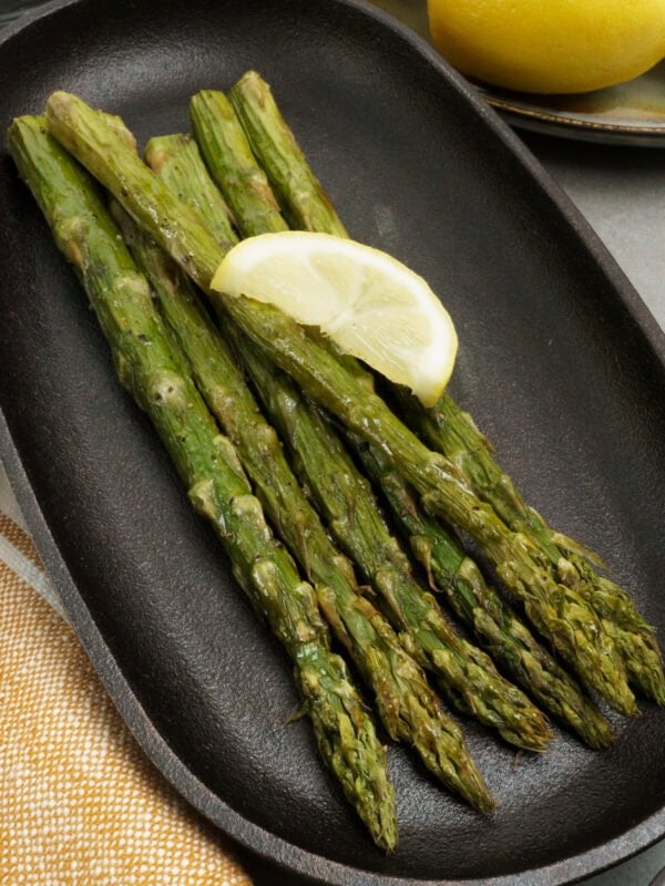asparagus on a black plate.