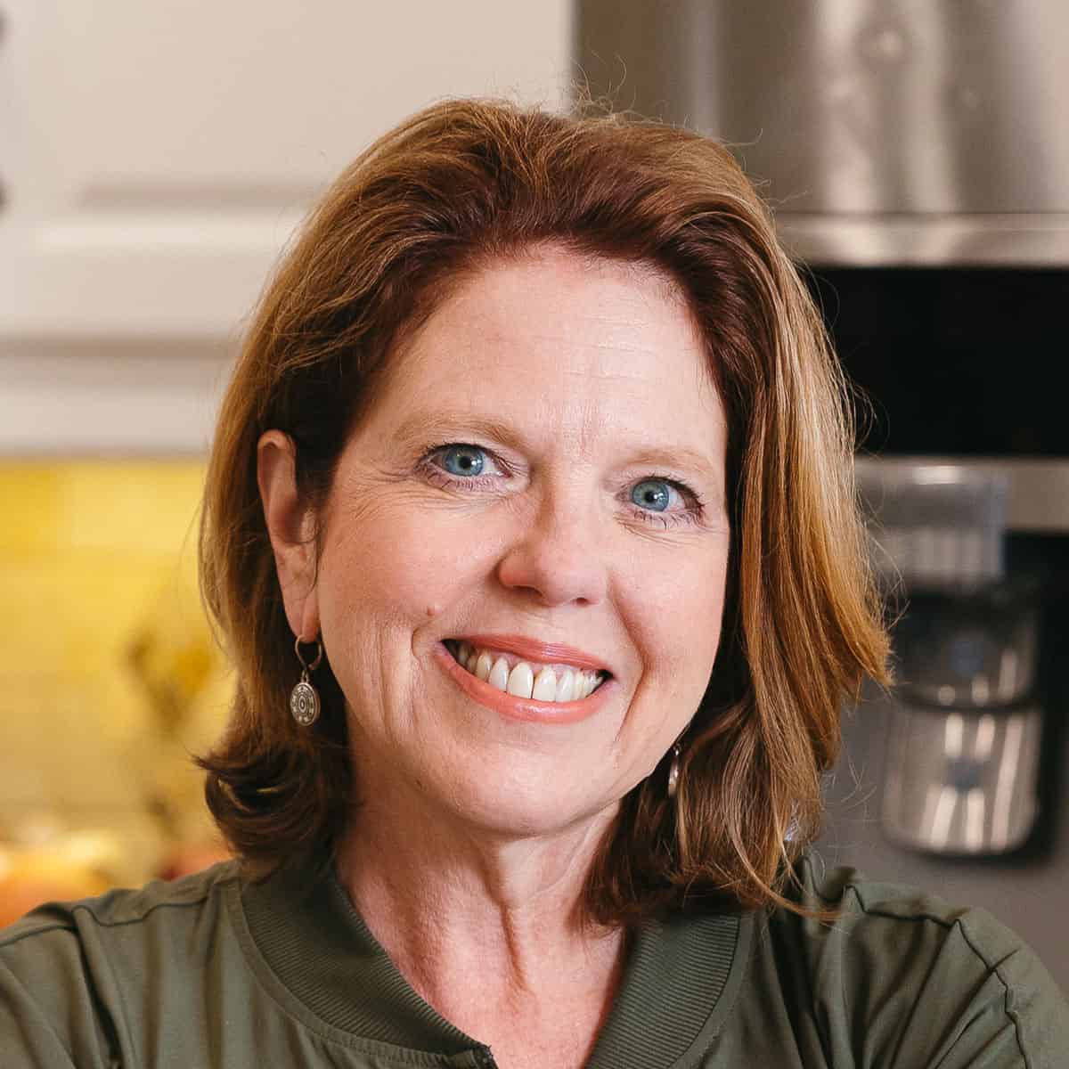Headshot of Joanie Zisk, creator of One Dish Kitchen and cooking for one expert.